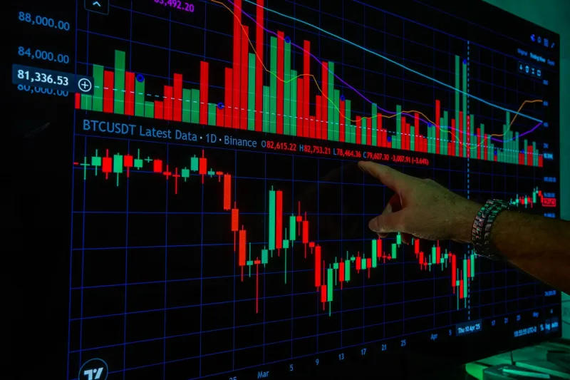 When Compounding Works Against You: Rethinking the Reinvestment Calculus in Crypto Yield Strategies